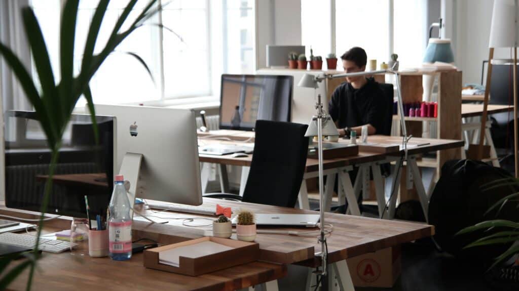 Des bureaux en open space